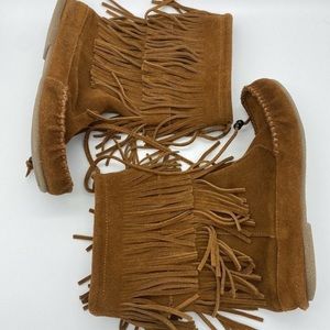 Minnetonka 2-Layer Fringe Boots